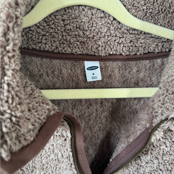 Old Navy Women’s Medium Cozy Sherpa Quarter-Zip Pullover - Picture 2 of 4